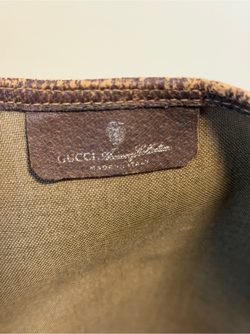 Gucci GG Supreme Tote Bag with Green and Red Cherry Line Authentic - Picture 10 of 12